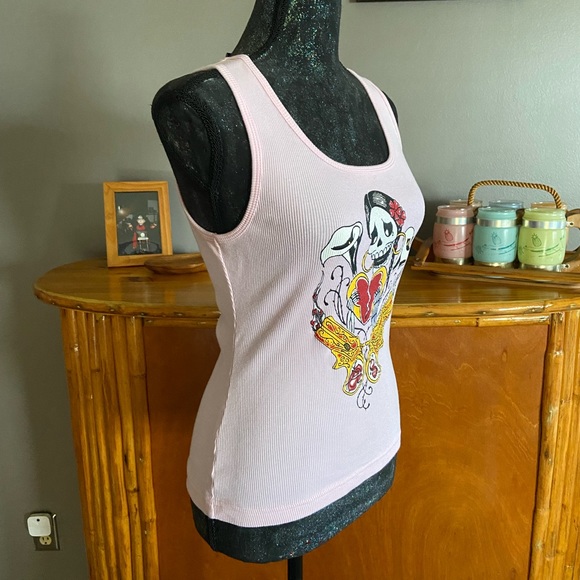 La Pachuca Pink Ribbed Graphic Tee with Skull and Pistols - Picture 7 of 9